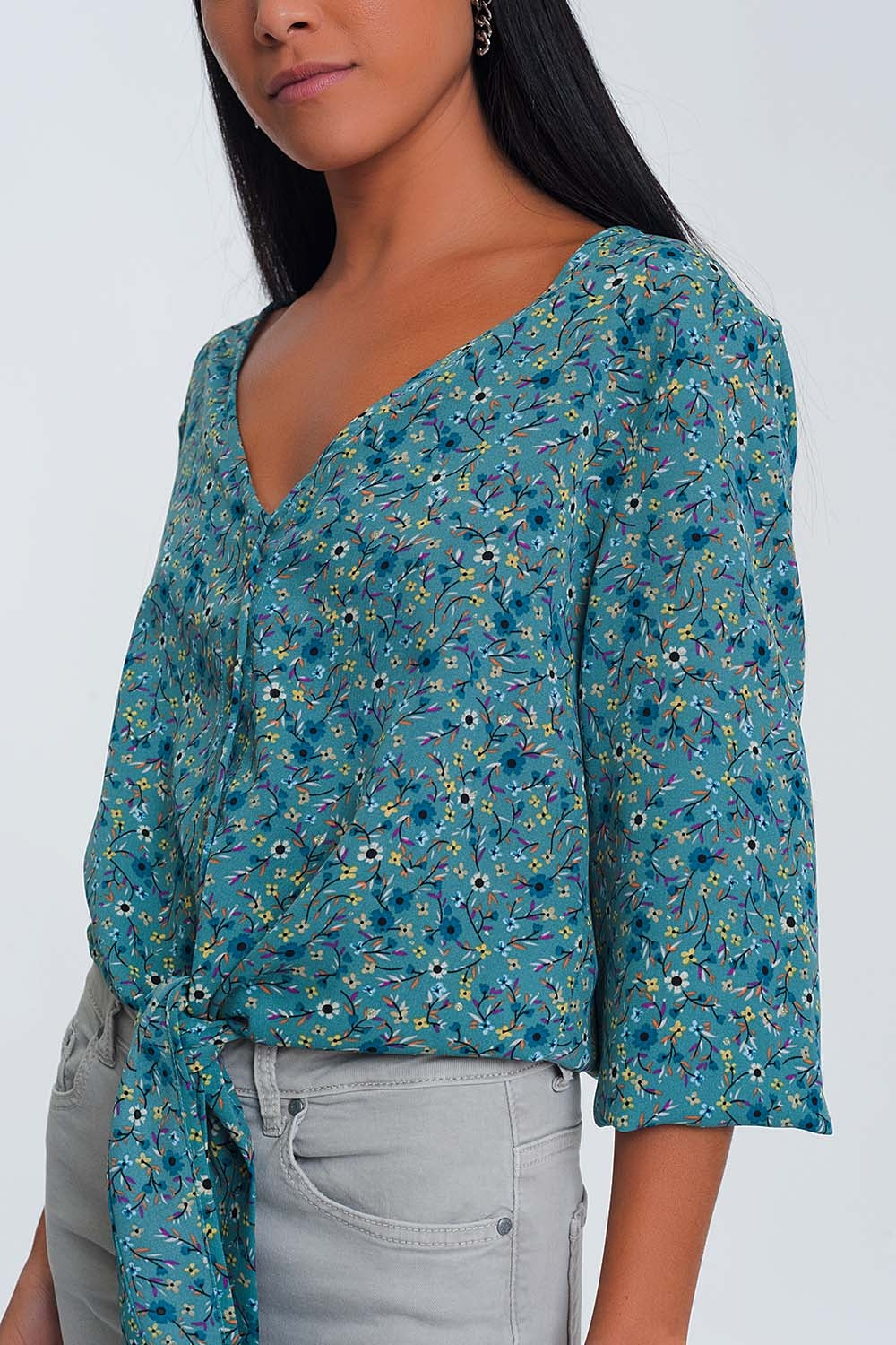 Blusa a maniche lunghe con scollo a V bottoni e stampa a fiori verde