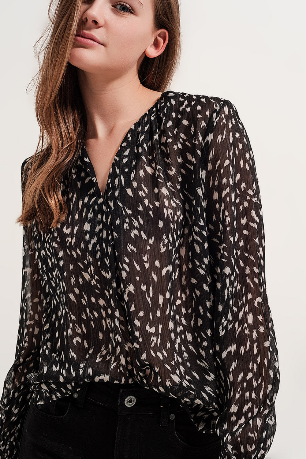 Blusa a maniche lunghe trasparente