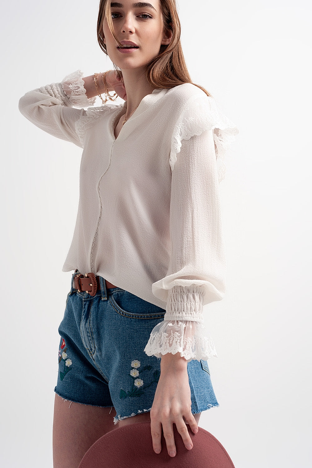 Blusa con maniche voluminose con polsini color ostrica