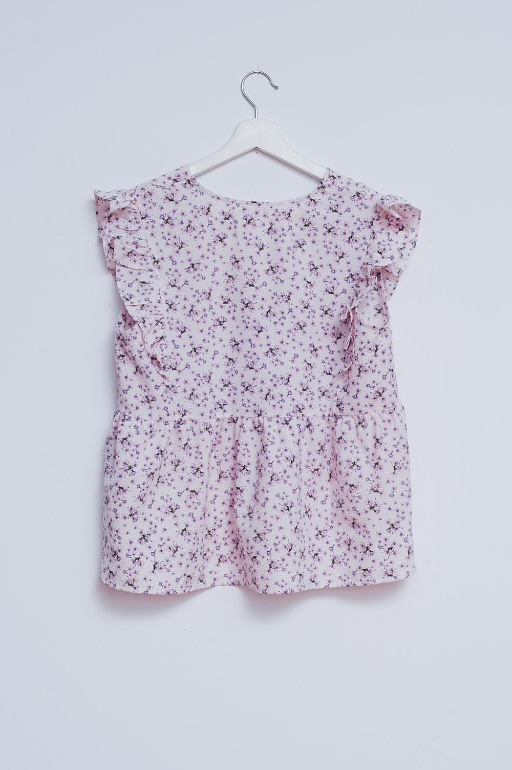 Blusa in lilla con volant e ricamo