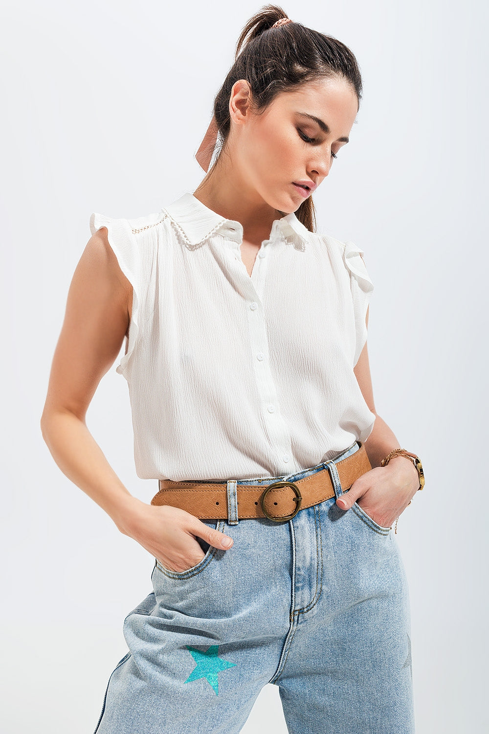 Blusa maniche con volant bianco