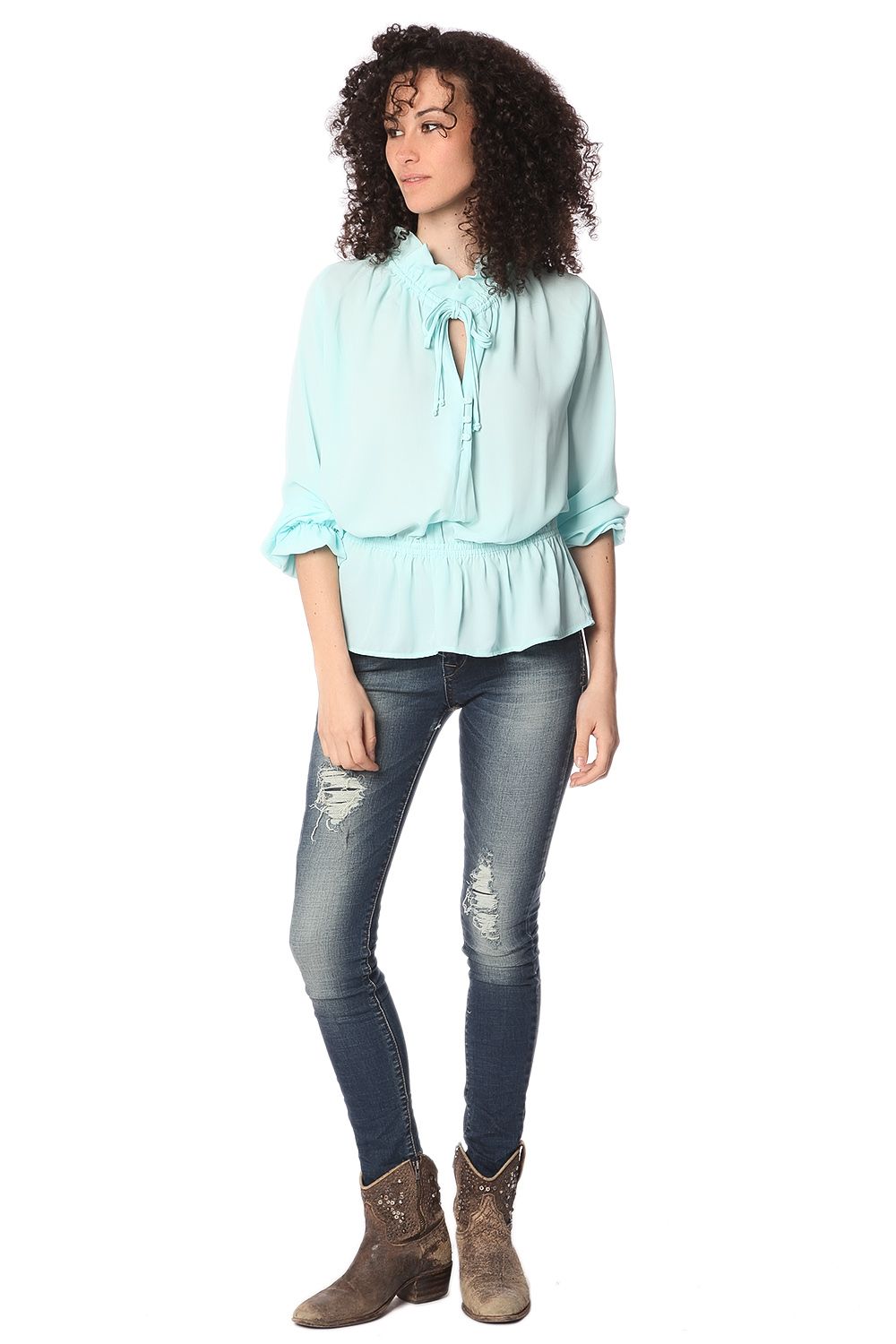 Blusa turchese con volant annodata al collo