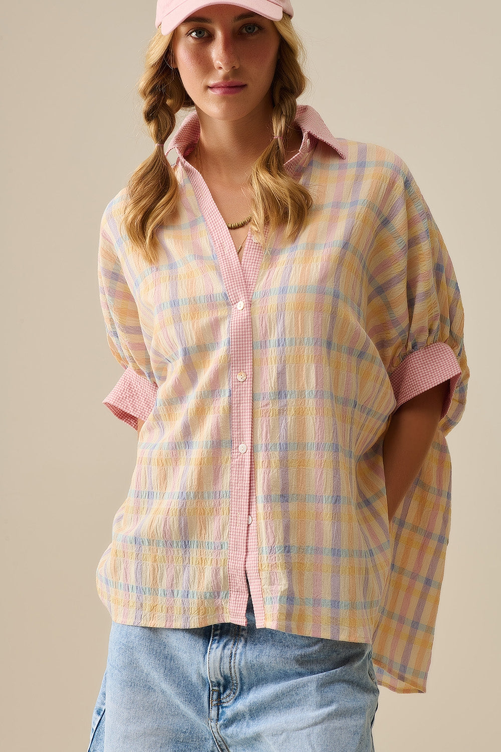 Camicetta fluida oversize con contrasto a scacchiera