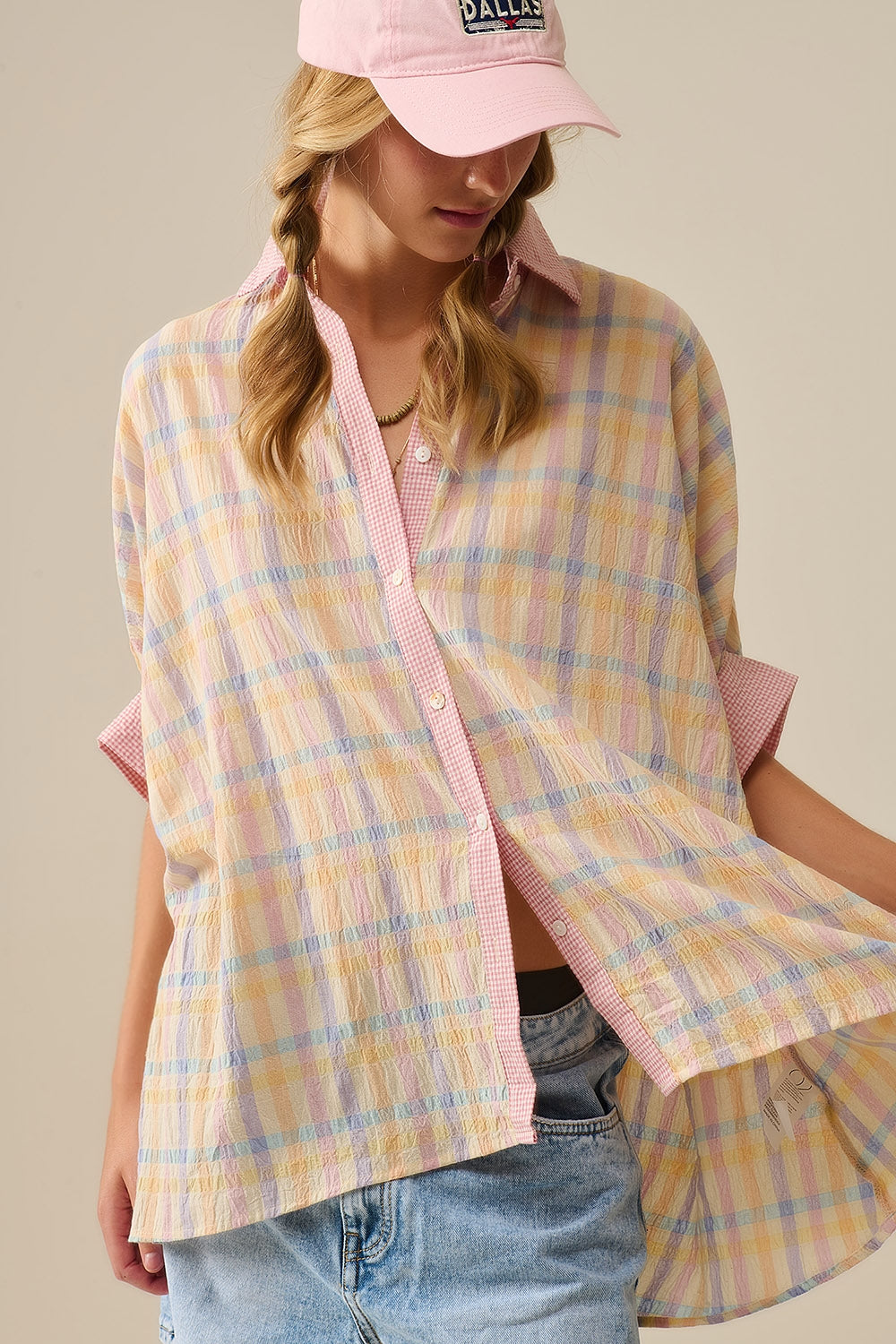 Camicetta fluida oversize con contrasto a scacchiera