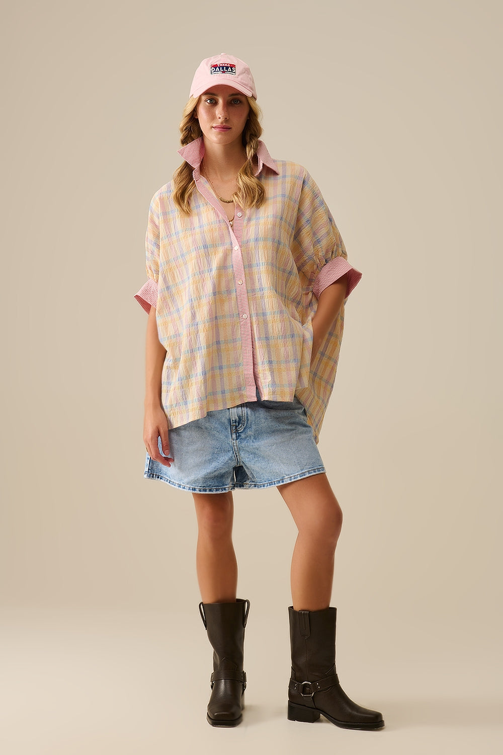 Camicetta fluida oversize con contrasto a scacchiera