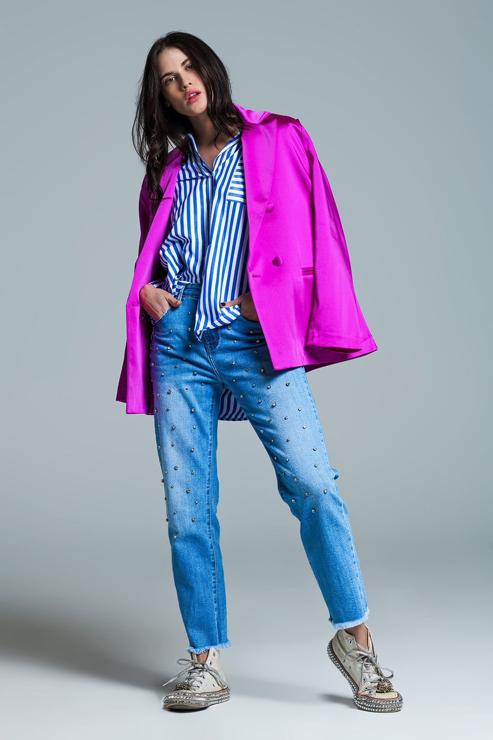 Camicetta oversize bianca a righe verticali blu con taschino sul petto