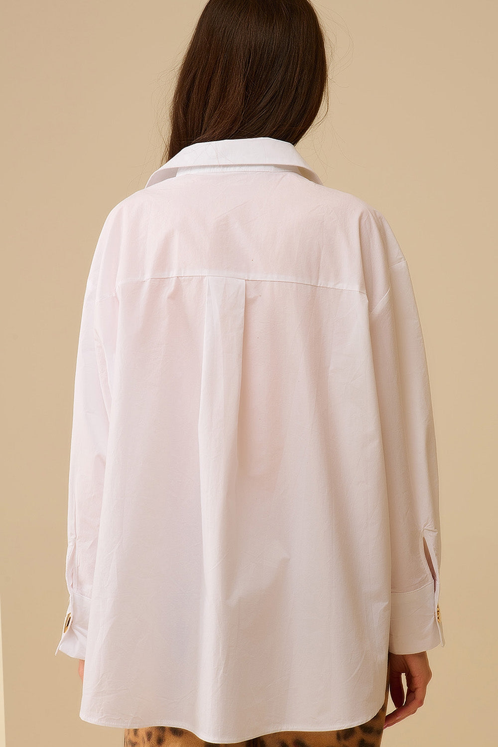 Camicetta oversize bianca con bottoni a cuore dorati