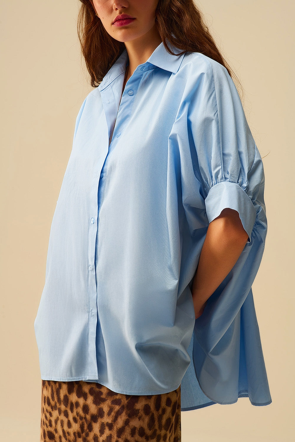 Camicetta oversize blu baby con maniche corte