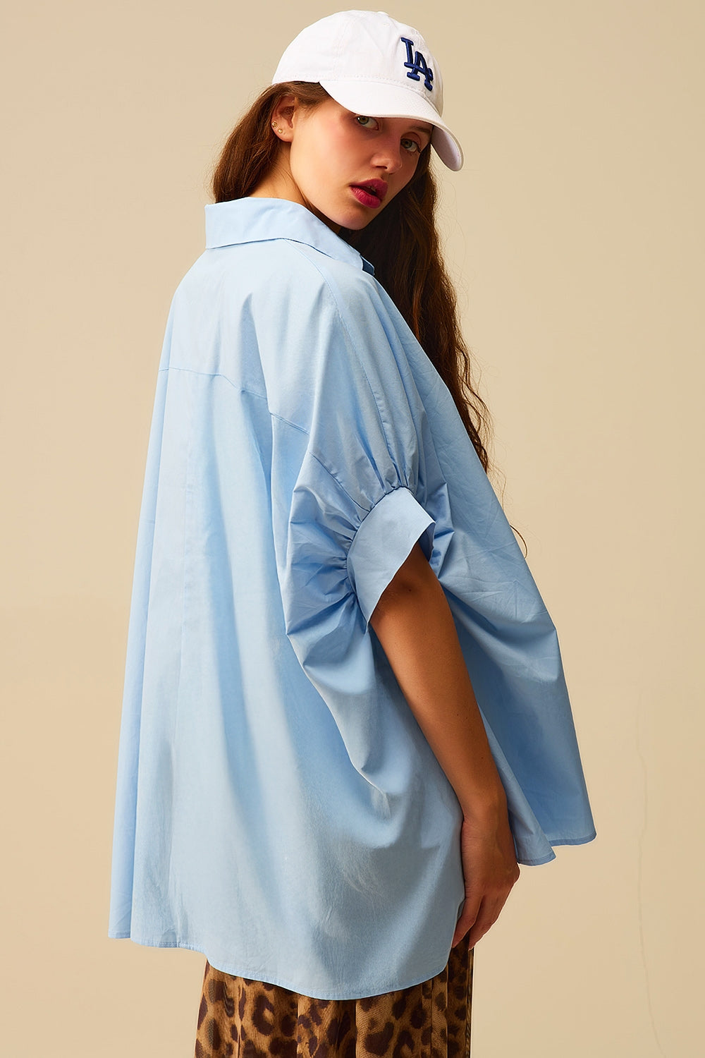 Camicetta oversize blu baby con maniche corte