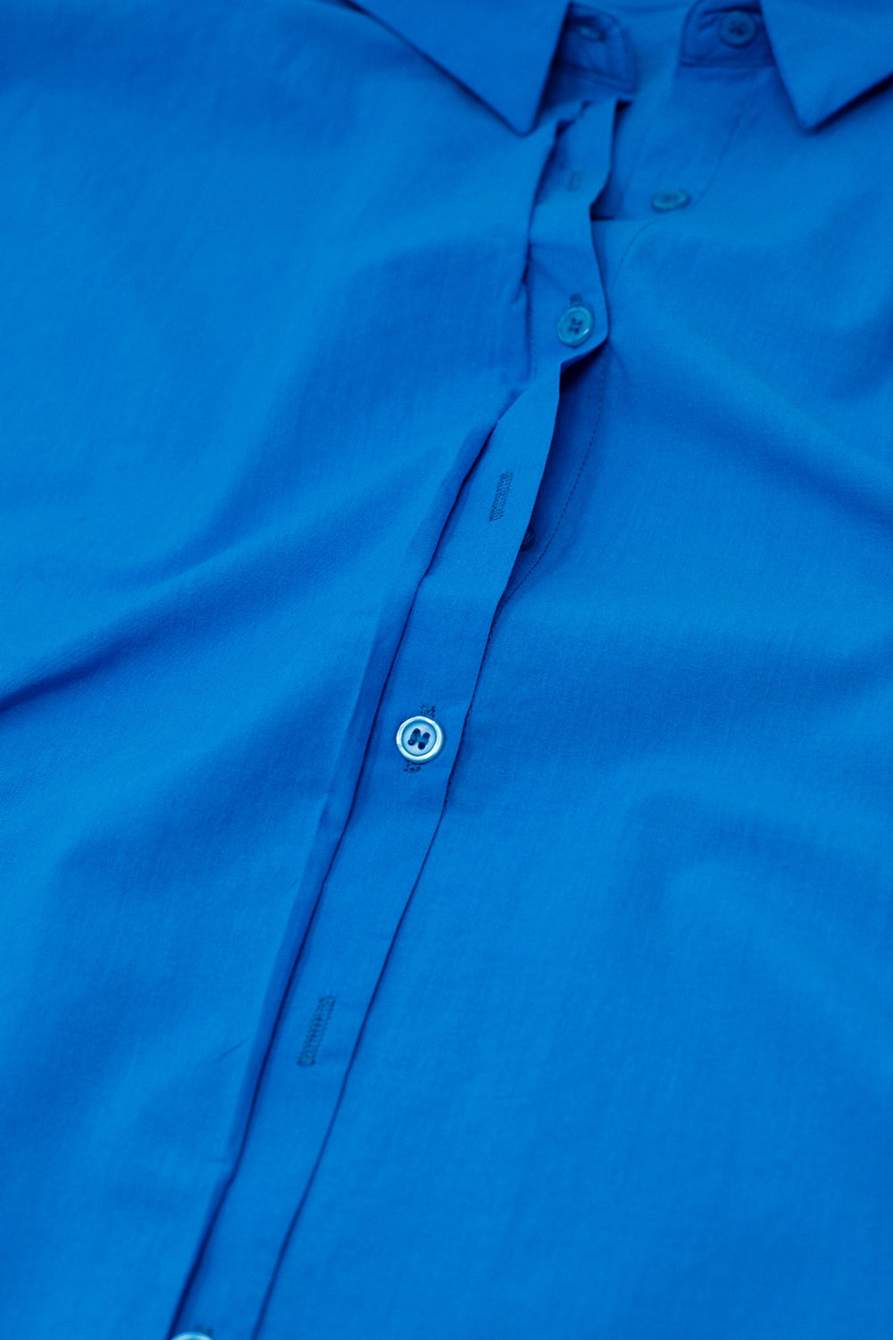 Camicia a maniche corte con bottoni rilassati in blu