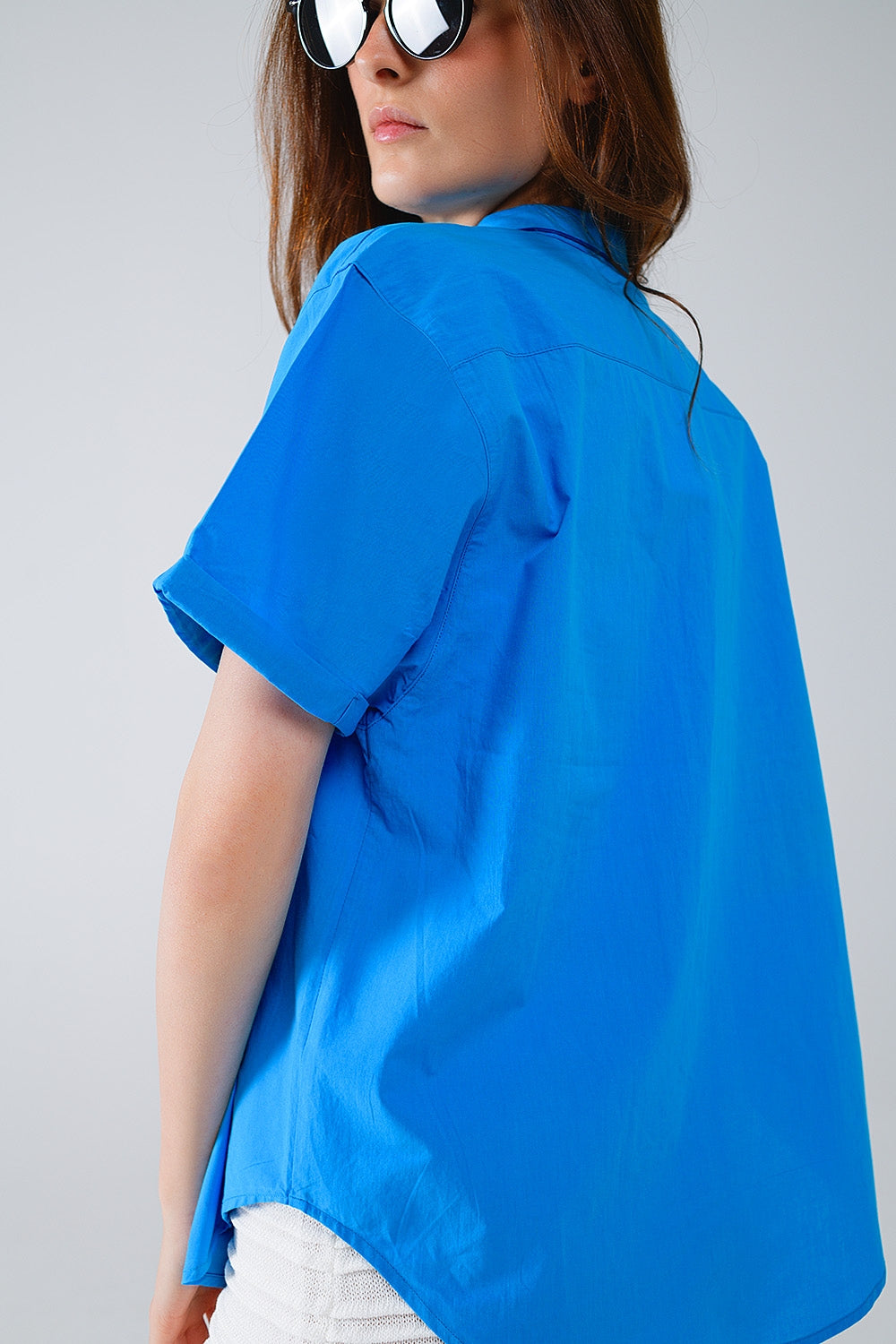 Camicia a maniche corte con bottoni rilassati in blu