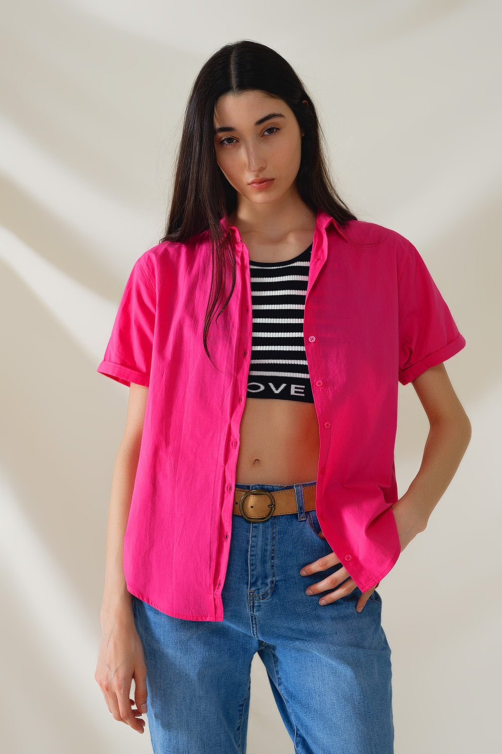 Q2 Camicia a maniche corte con bottoni rilassati in fucsia