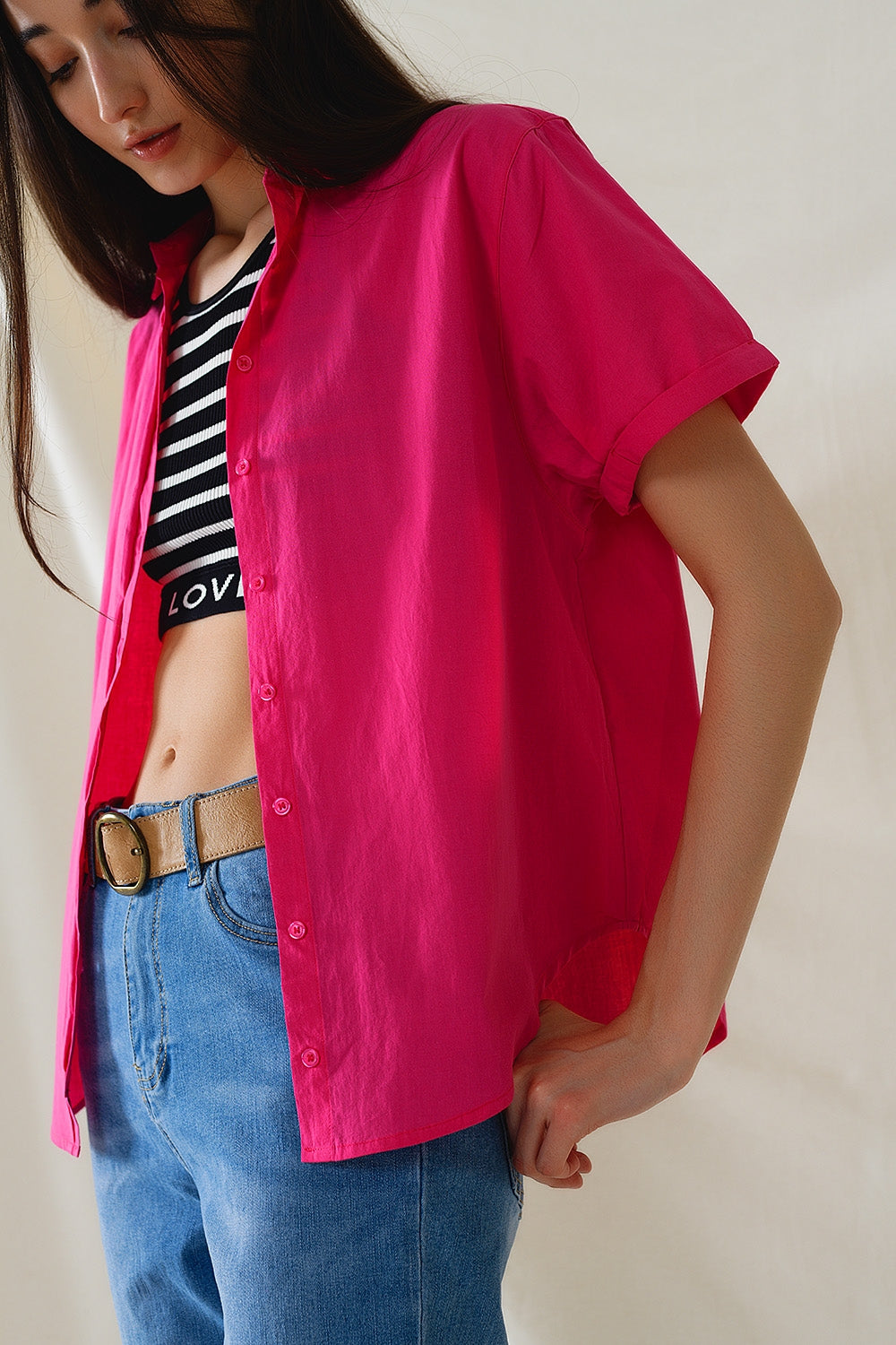 Camicia a maniche corte con bottoni rilassati in fucsia