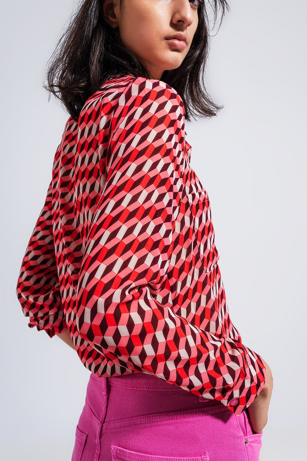 Camicia a maniche lunghe con rever e stampa geometrica