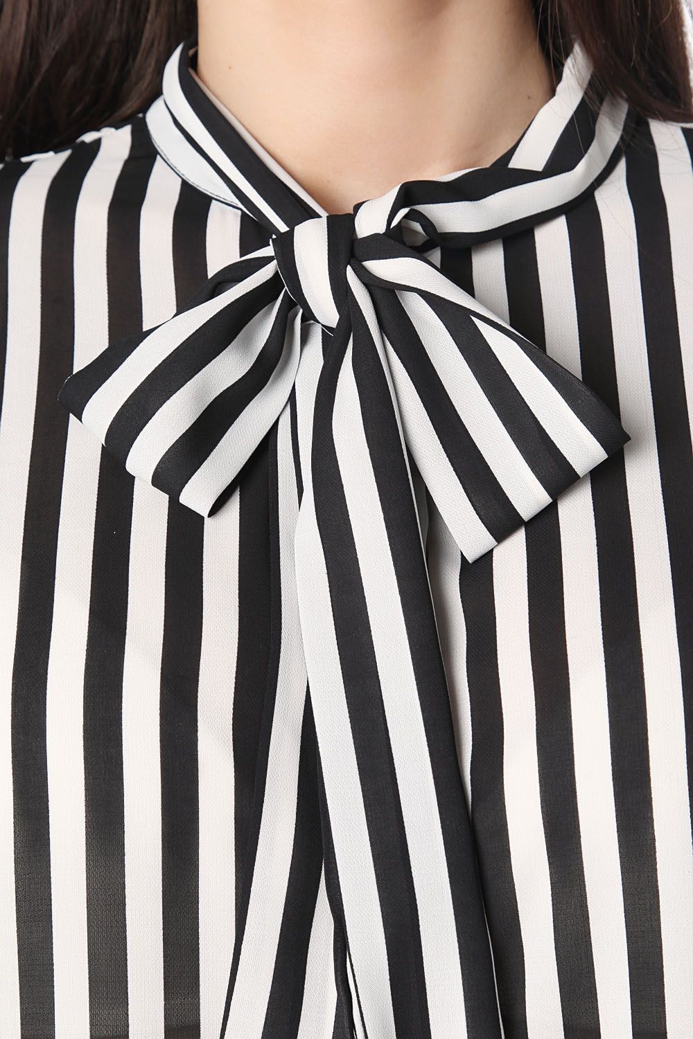 Camicia a righe con fiocco