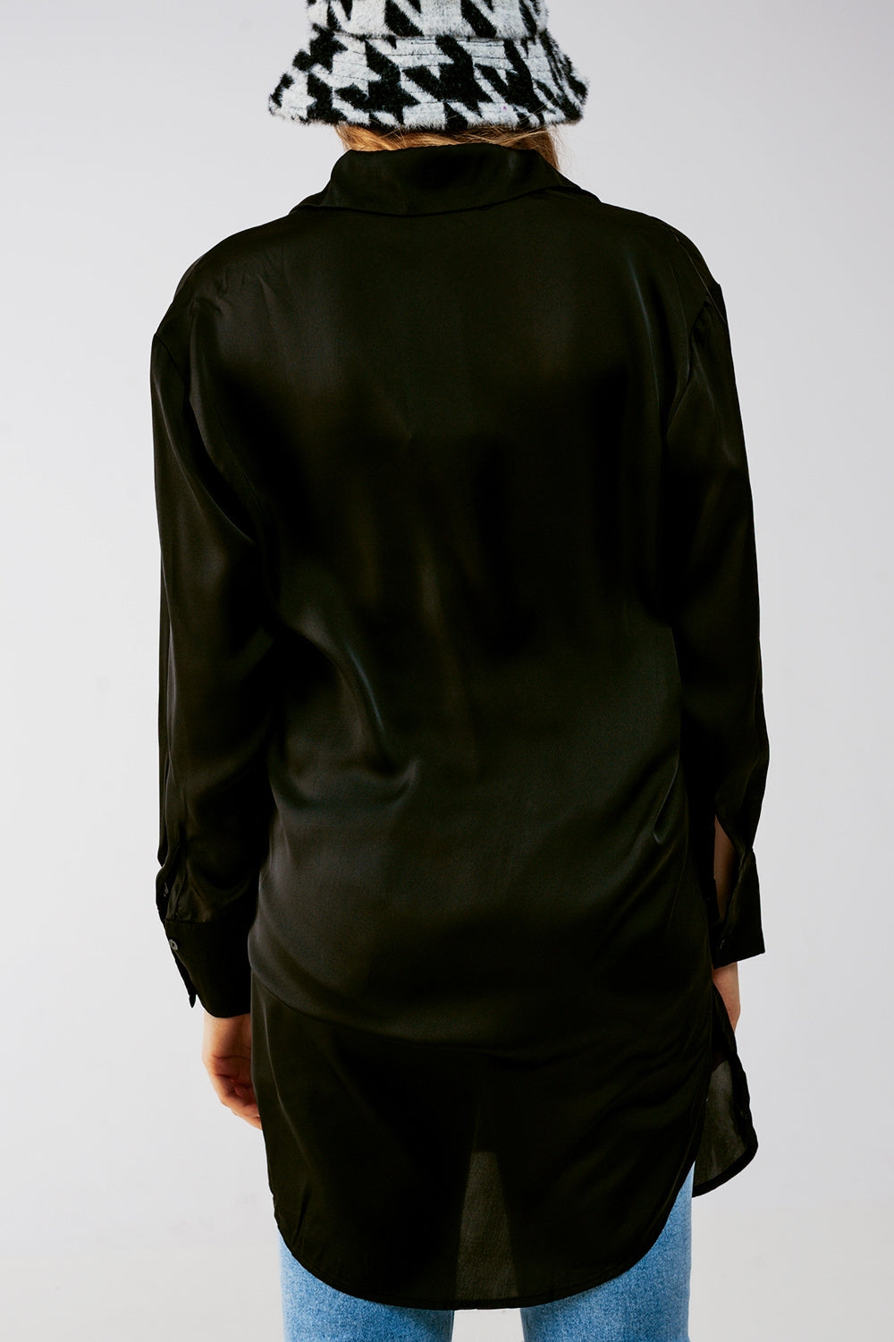 Camicia abbottonata sul davanti a maniche lunghe in raso nero