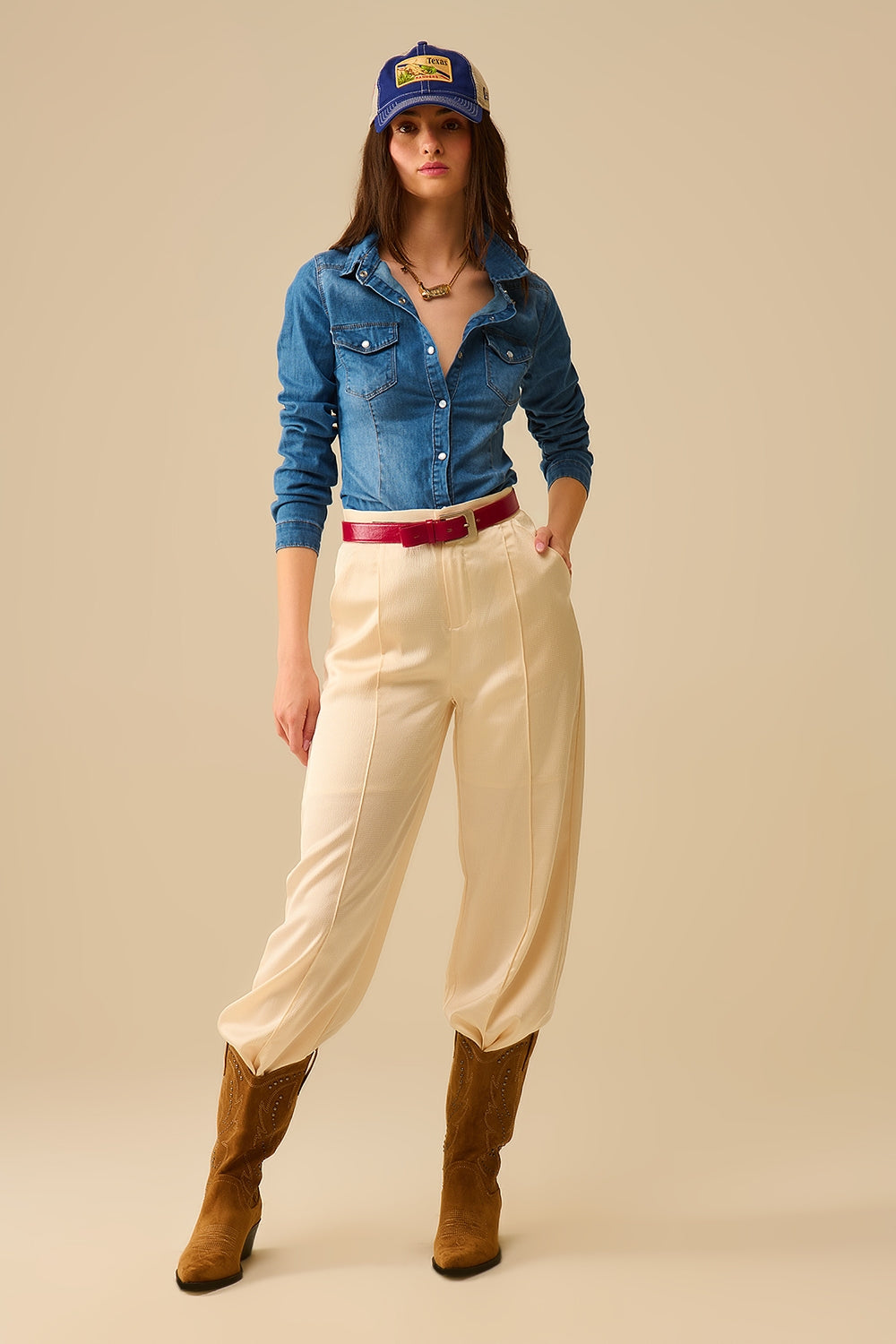 Camicia aderente in denim stretch con tasche sul petto