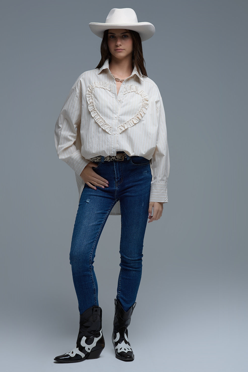 Camicia beige a righe rilassata con dettaglio cuciture a cuore