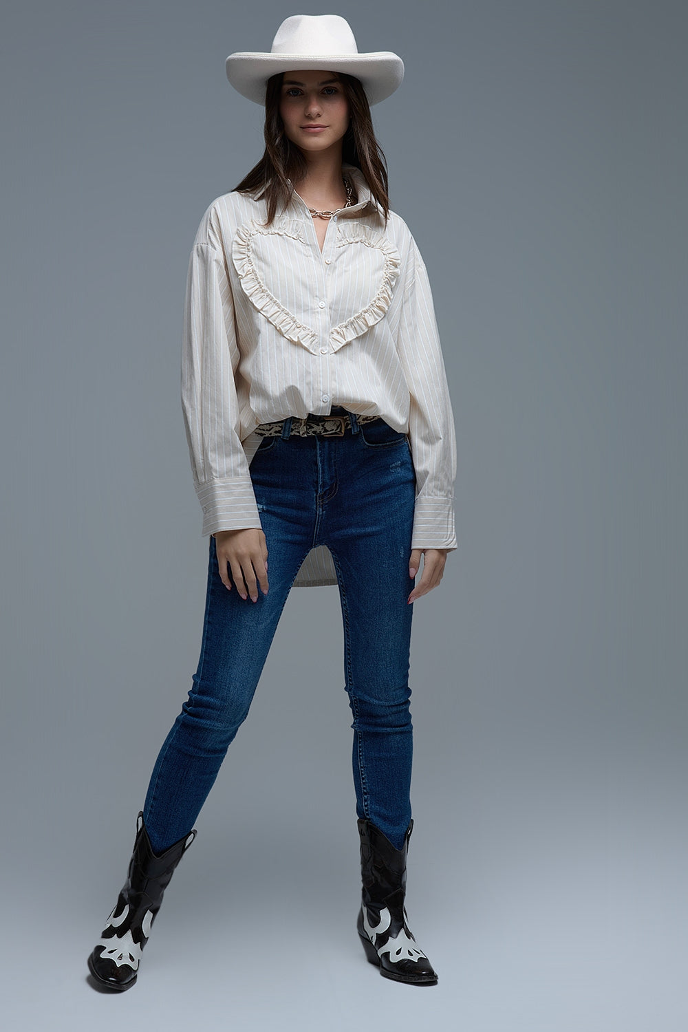 Camicia beige a righe rilassata con dettaglio cuciture a cuore