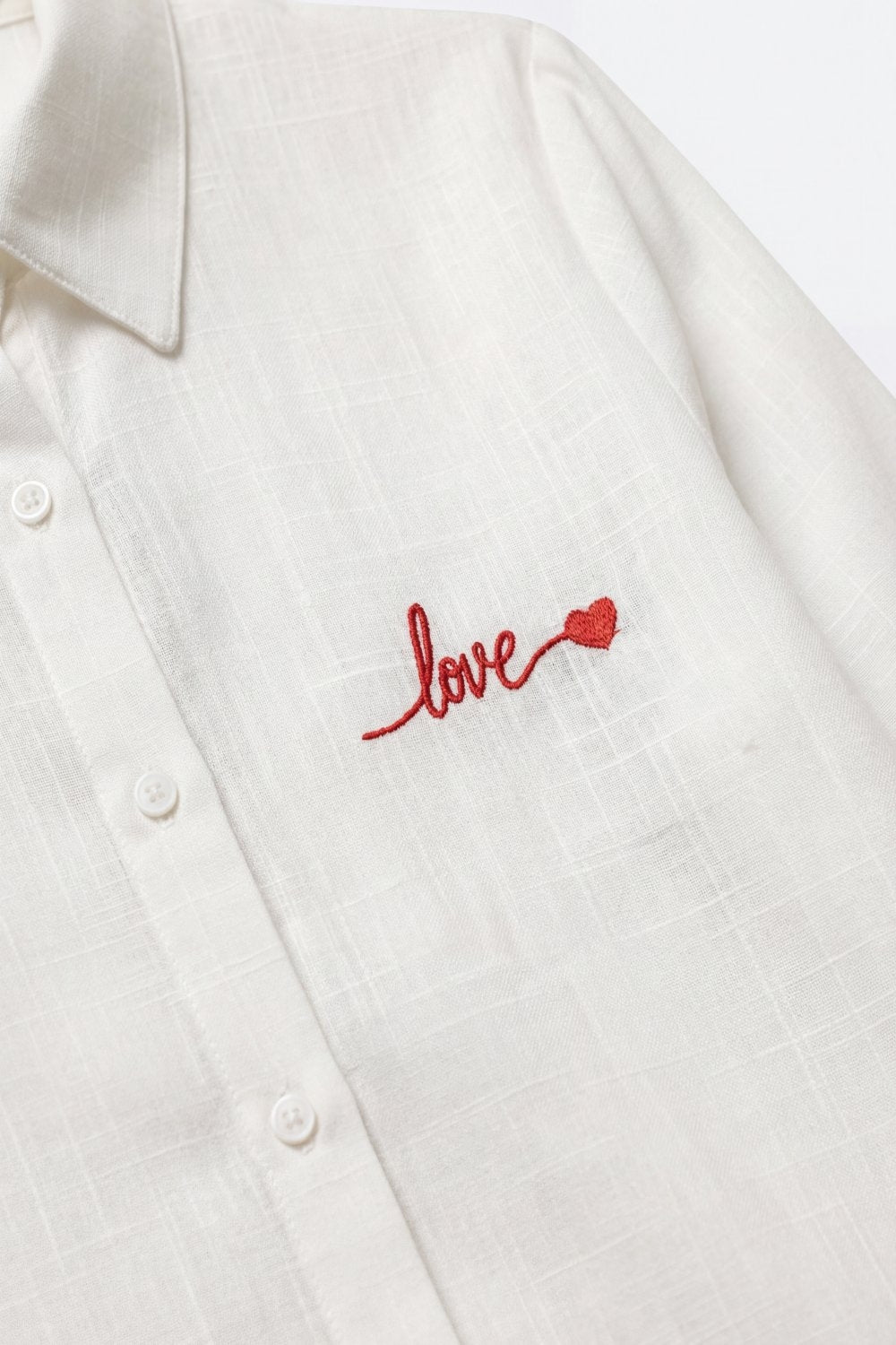 Camicia Bianca con Ricamo "Amore" in Rosso