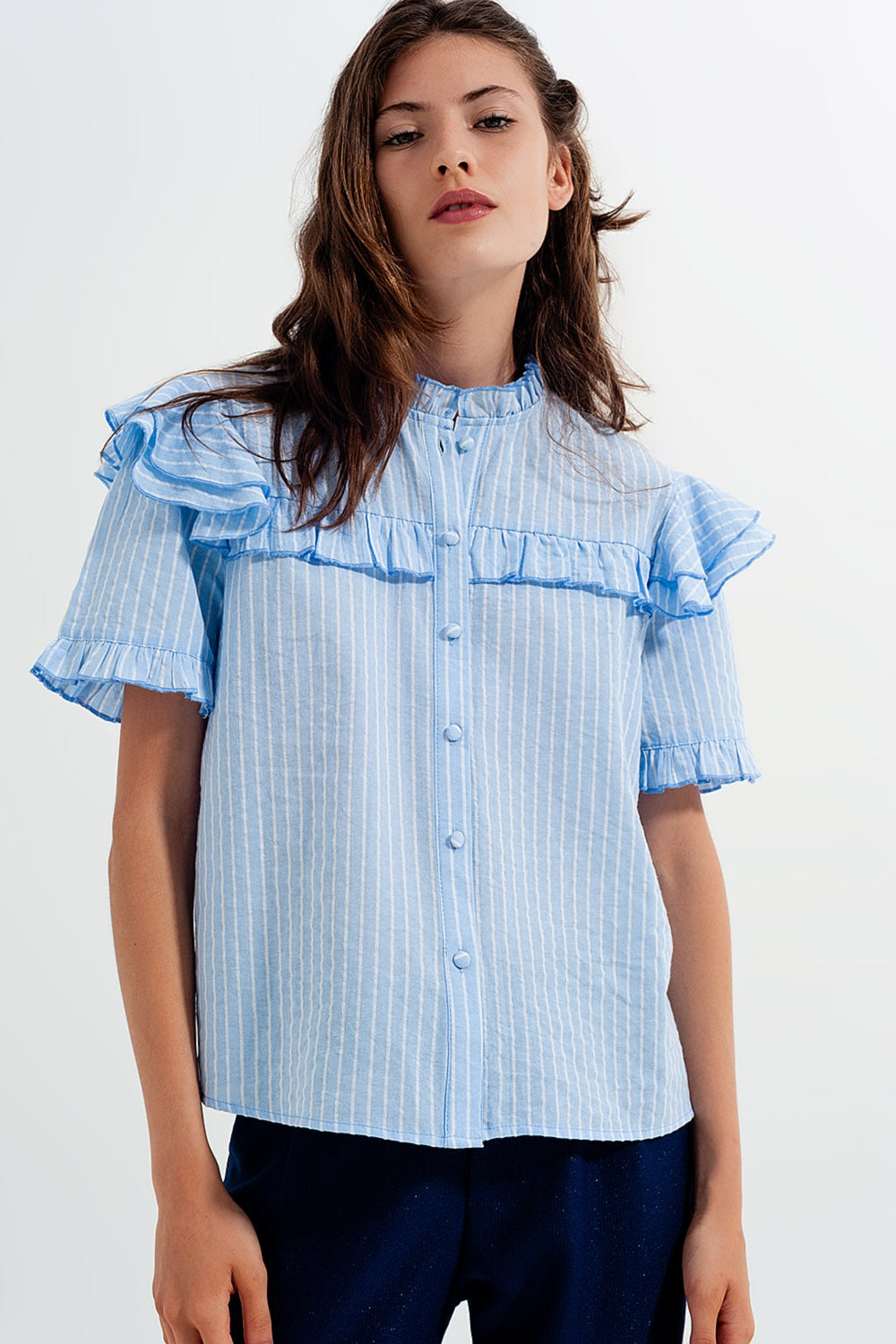 Camicia blu con volant