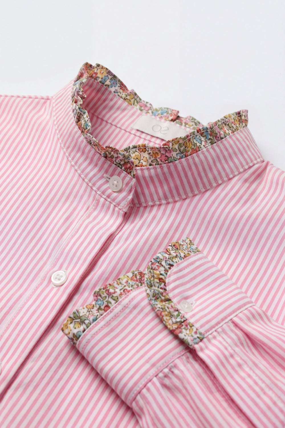 Camicia Button-Up a righe rosa con rifiniture floreali