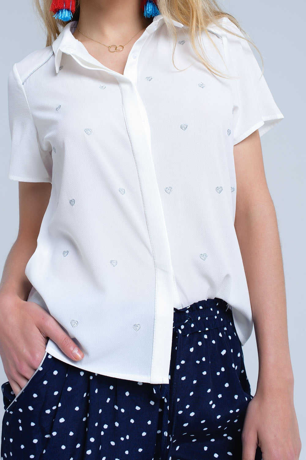 Camicia color crema con ricamo a cuore