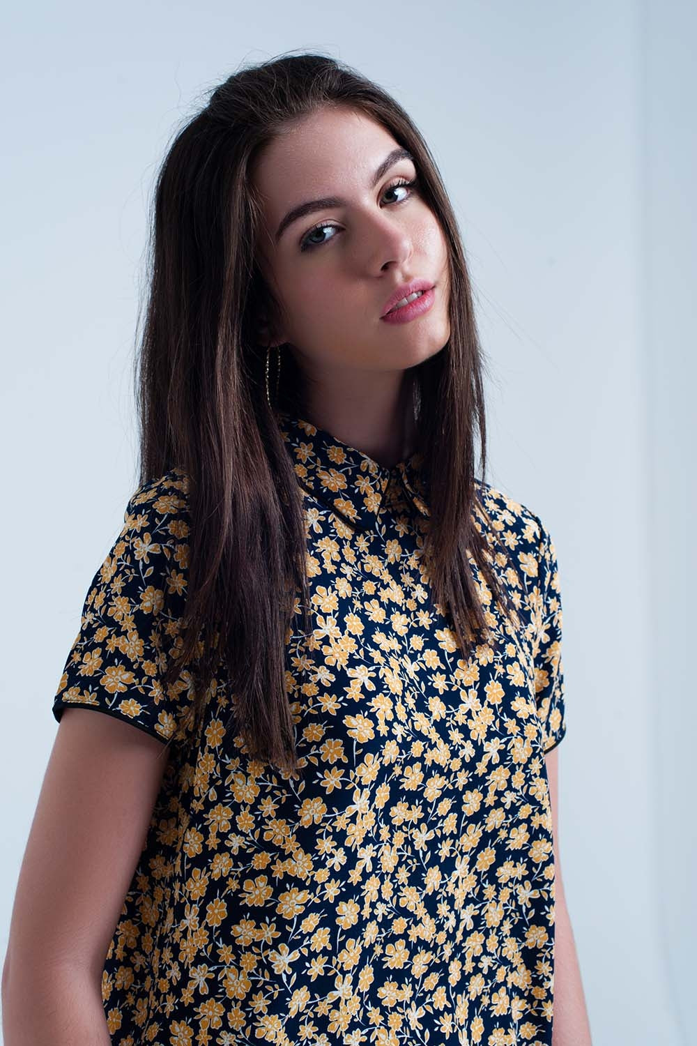 Camicia con stampa di fiori gialli