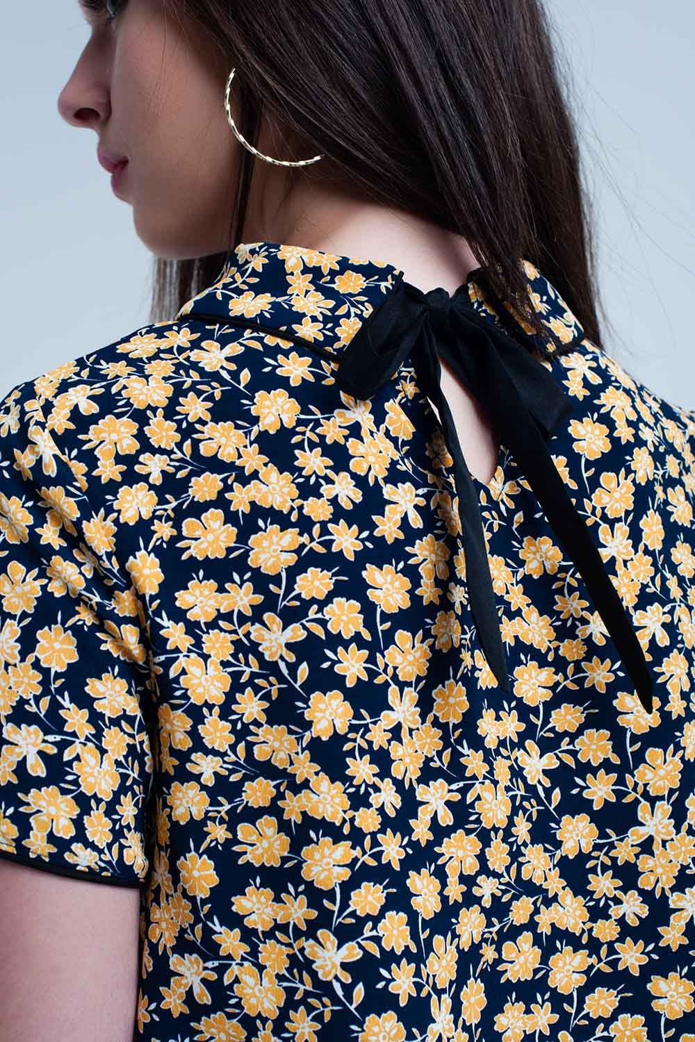 Camicia con stampa di fiori gialli