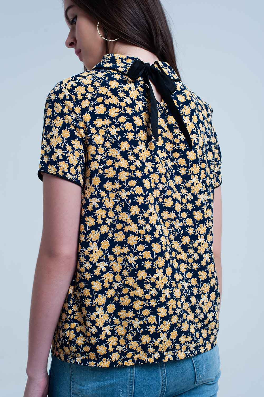 Camicia con stampa di fiori gialli