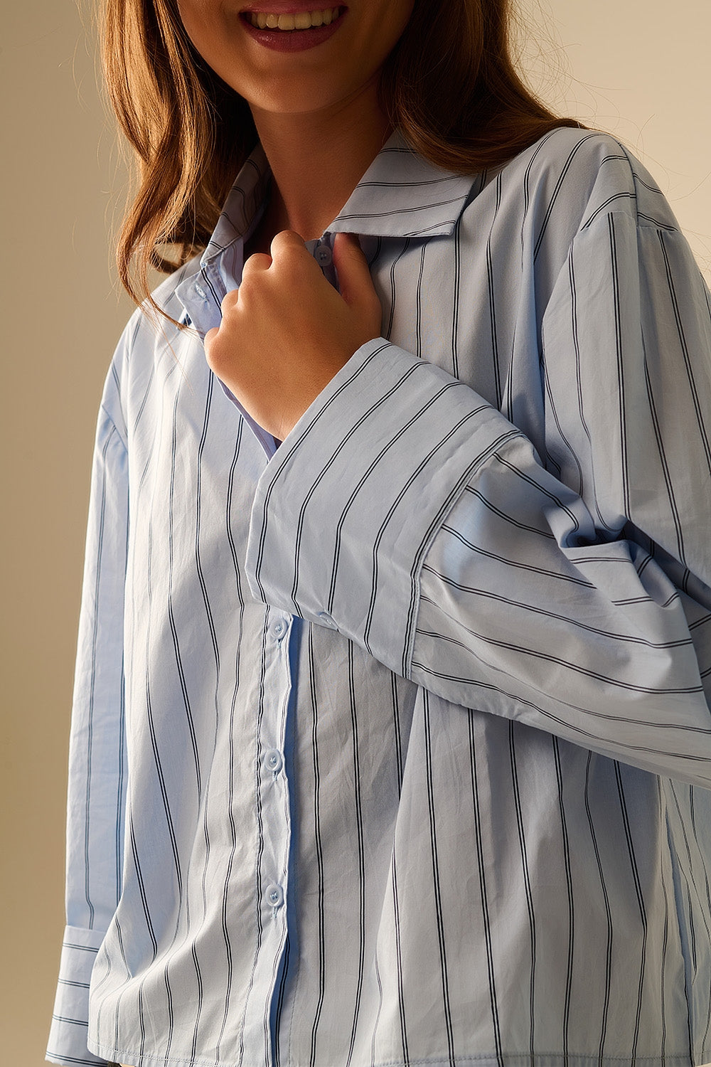 camicia cropped in popeline a righe blu
