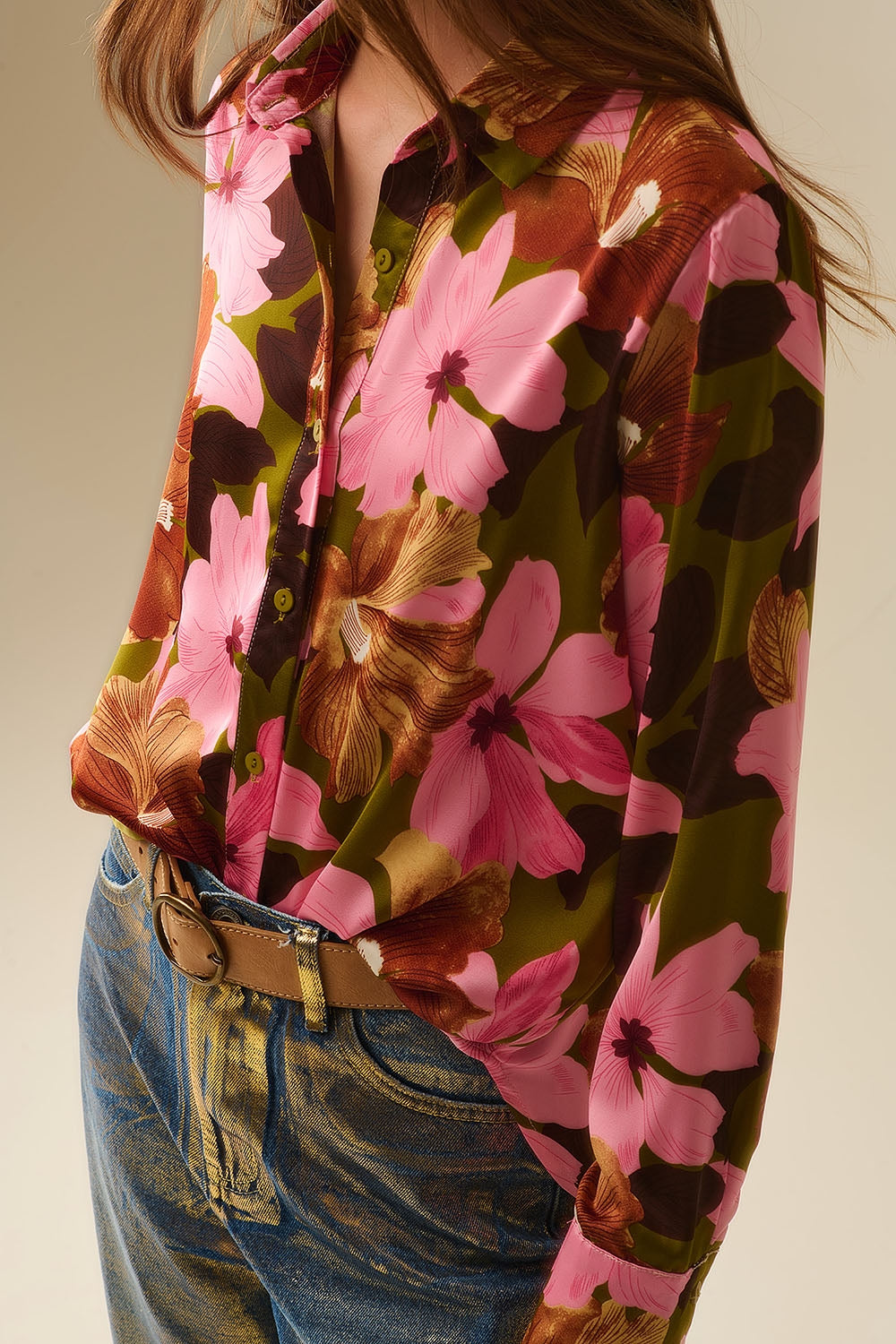 Camicia floreale tropicale in raso verde oliva