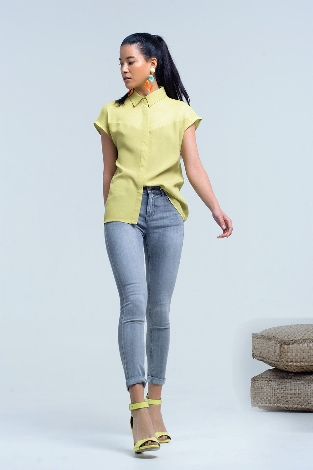 Camicia gialla con dettaglio a rete