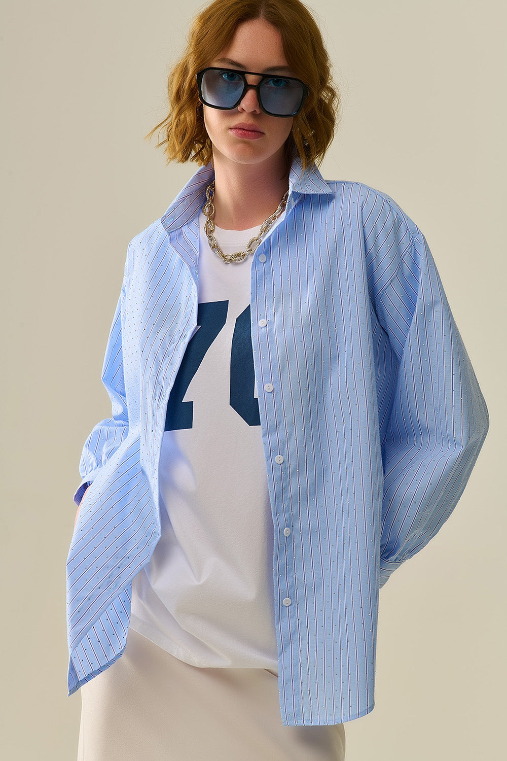Q2 camicia in popeline a righe blu impreziosita da strass