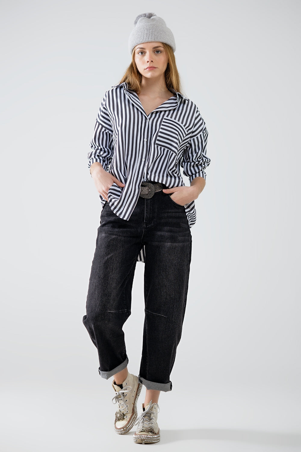Camicia in popeline a righe verticali nere con taschino sul petto