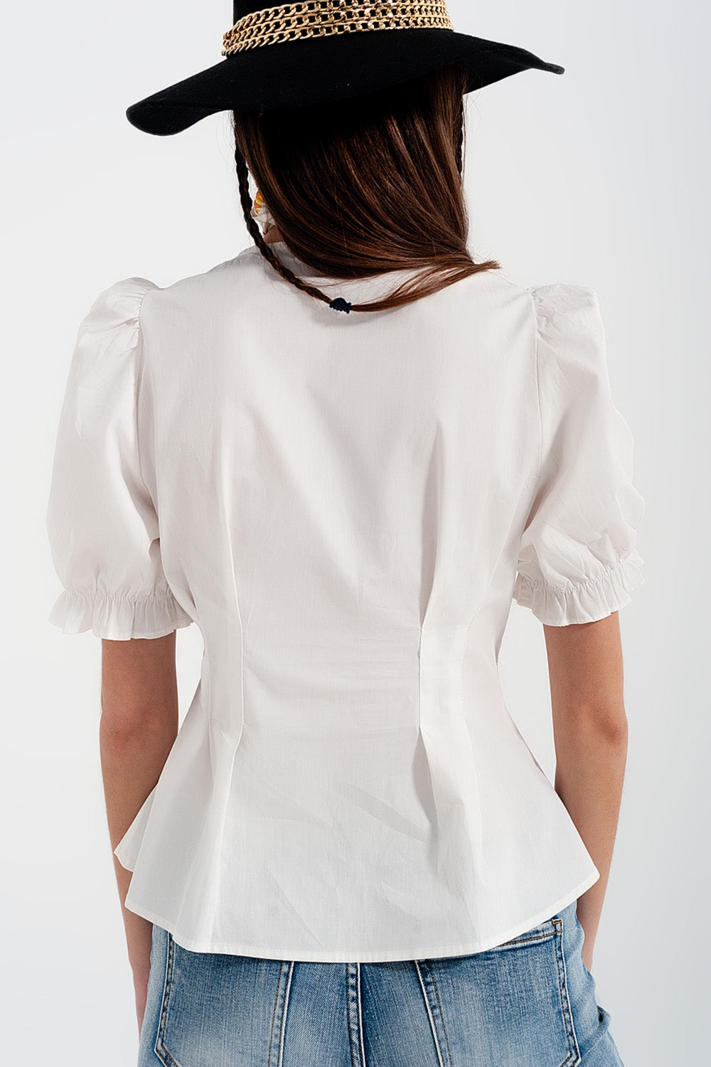 Camicia in popeline con volant in bianco