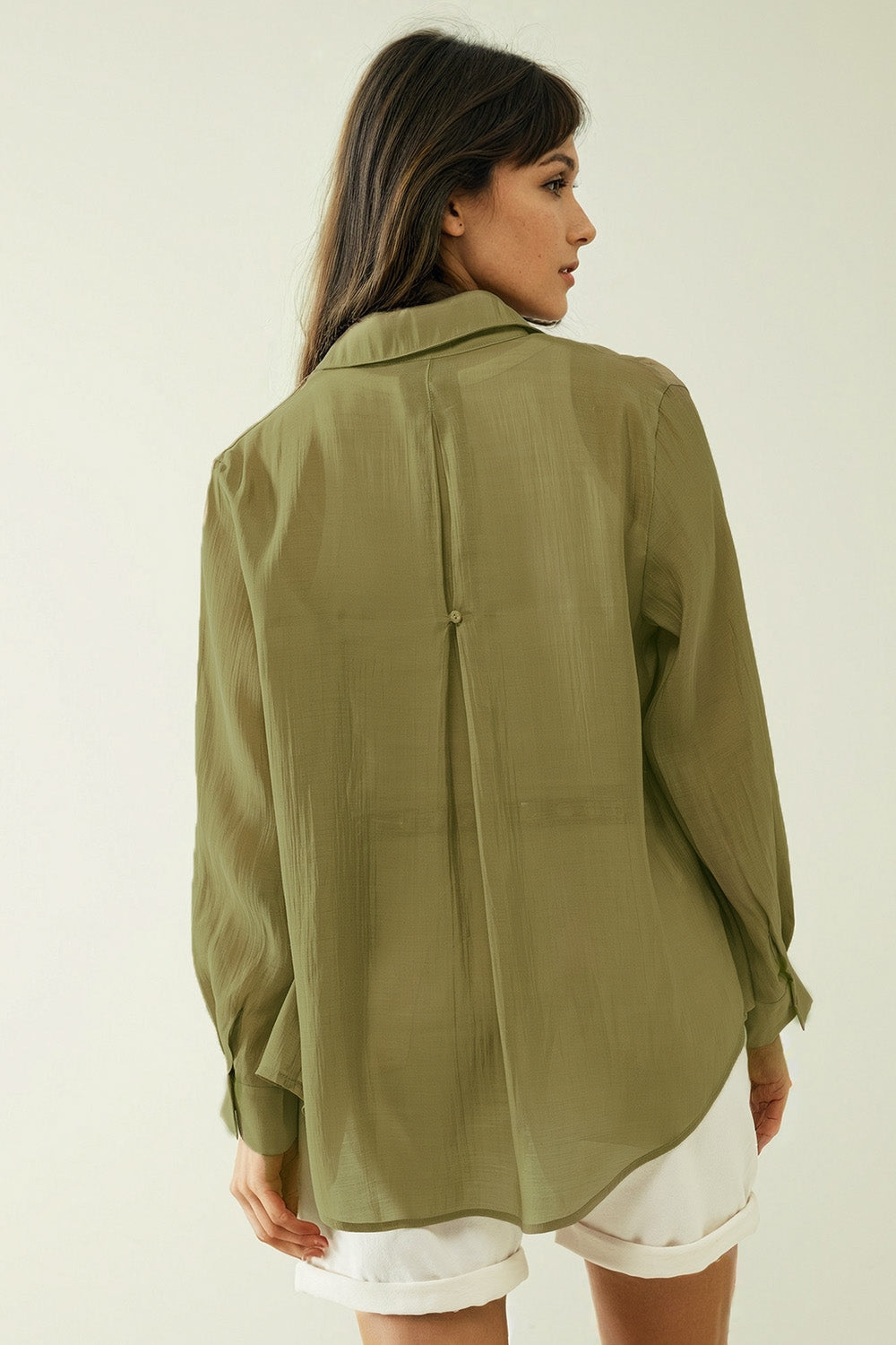 Camicia Kahki con maniche lunghe e una tasca sul petto