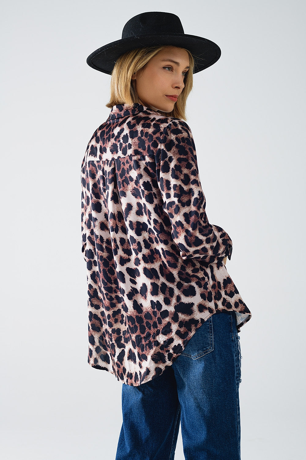 camicia leopardata con dettaglio in raso nero