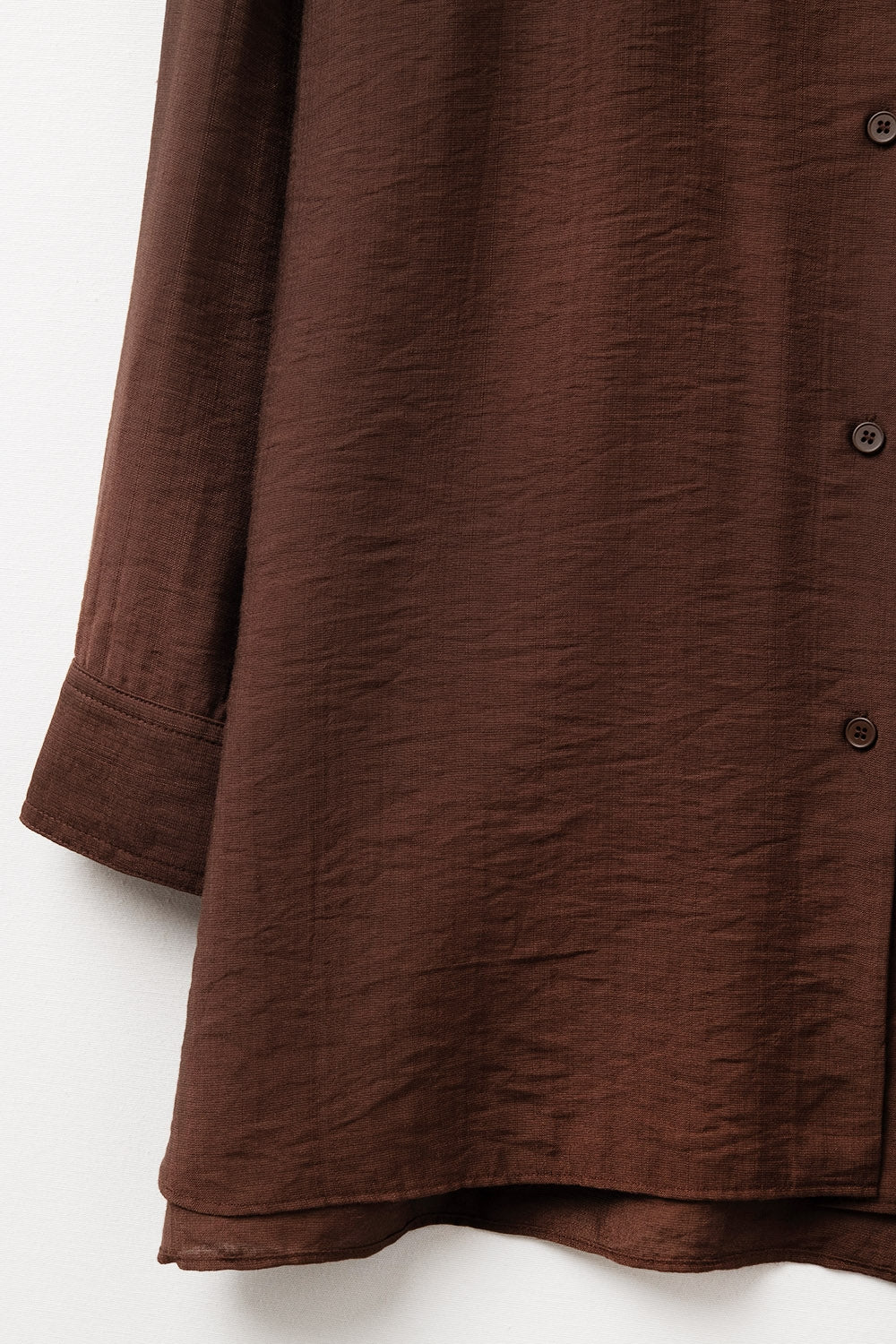 Camicia marrone a maniche lunghe dal taglio rilassato
