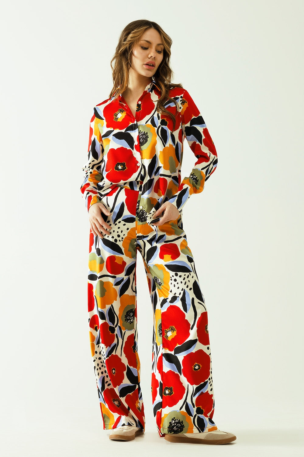 camicia oversize con disegni di papaveri e chiusura a bottoni