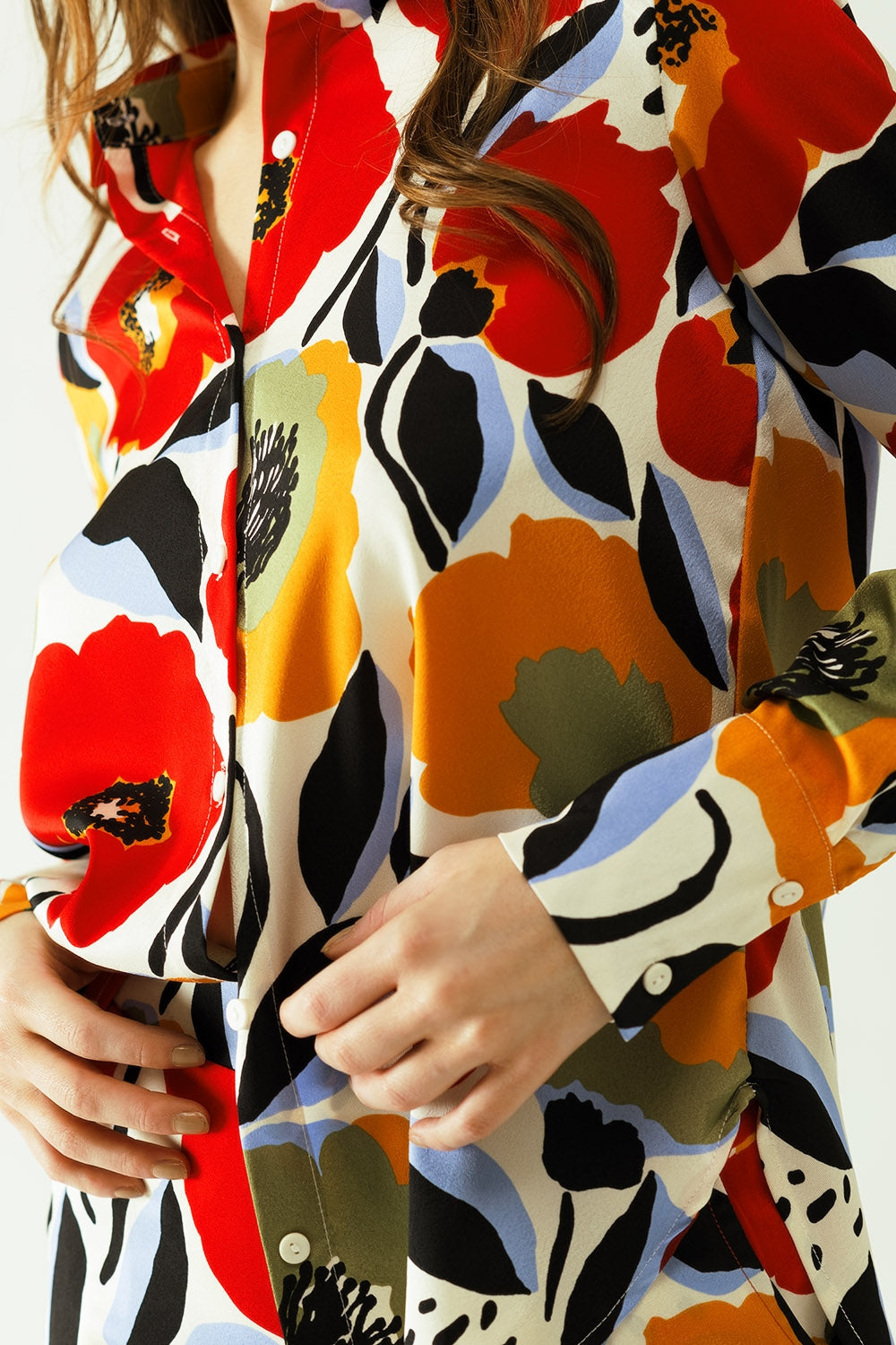 camicia oversize con disegni di papaveri e chiusura a bottoni