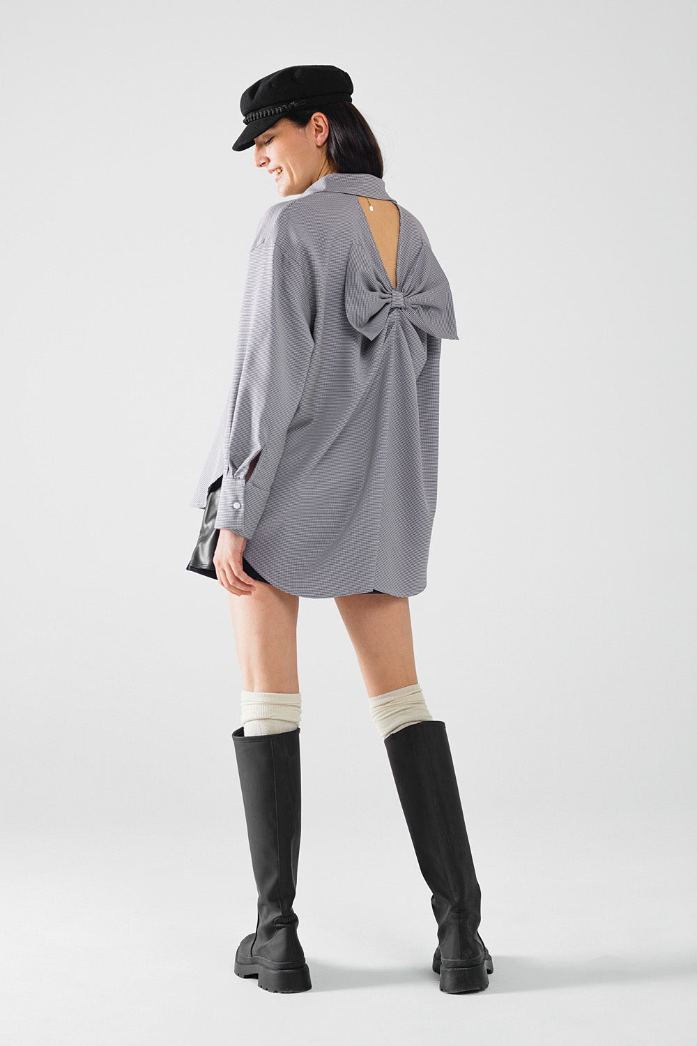 Camicia oversize in percalle con dettaglio a fiocco in bianco e nero