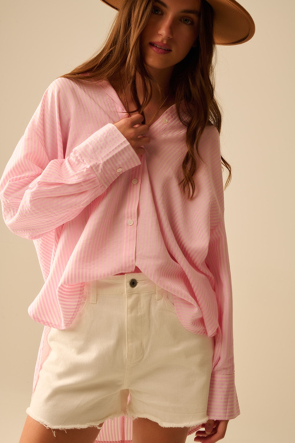 camicia oversize rosa baby con fiocco sul retro