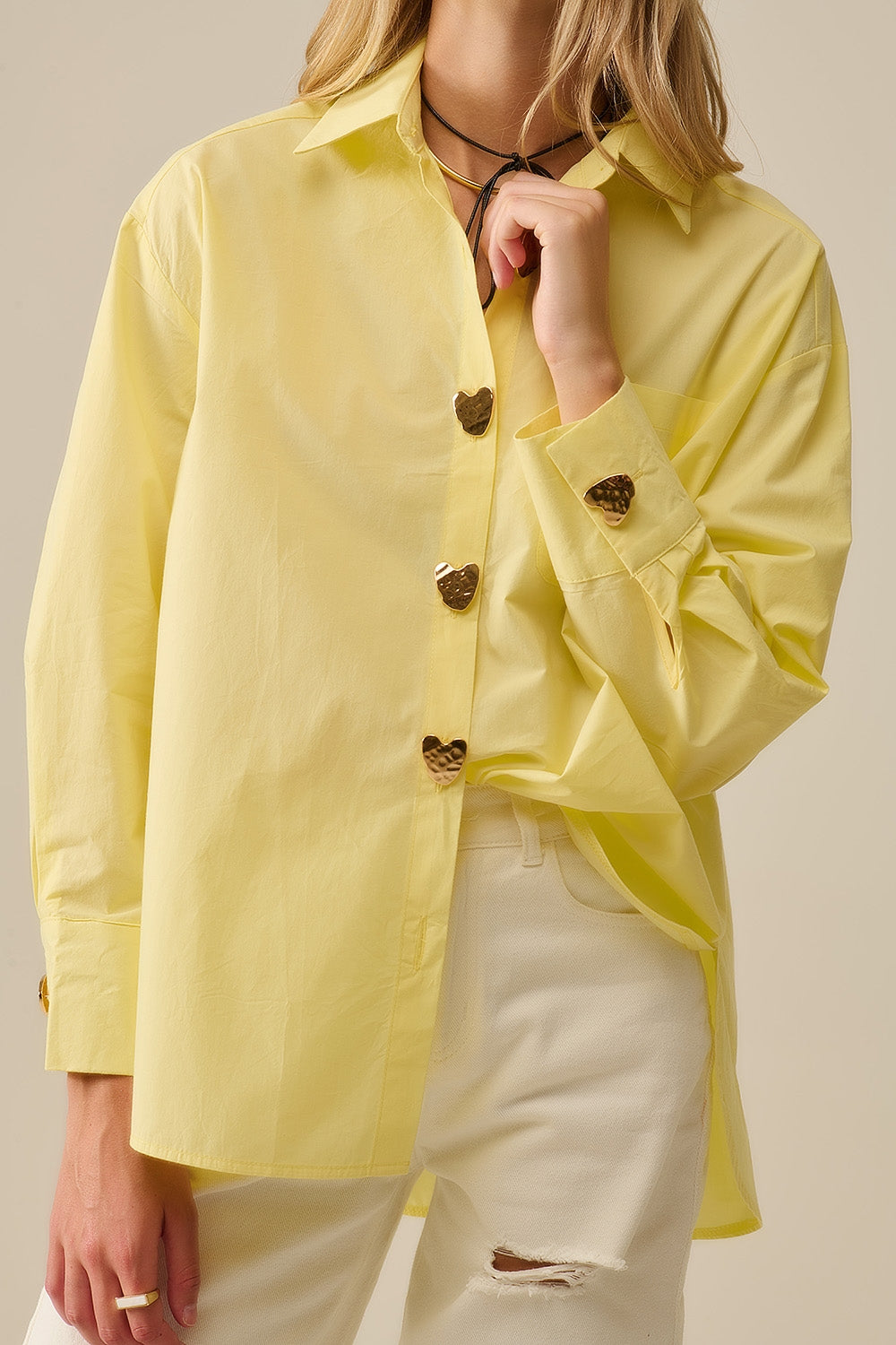 Camicia rilassata in popeline con bottoni a cuore dorati in giallo