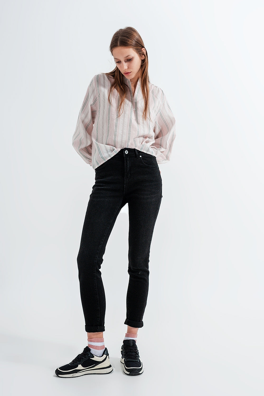 Camicia rosa a righe con collo serafino