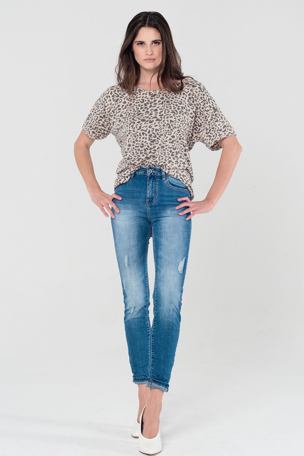 Camicia rosa leopardata con lacci