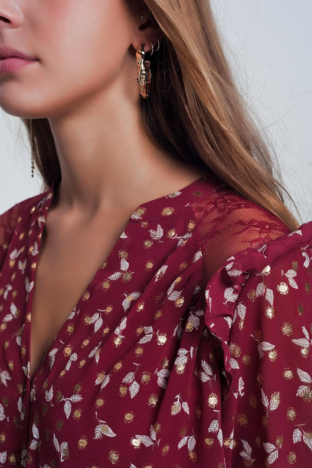 Camicia rossiccio stampata con volant sulle spalle