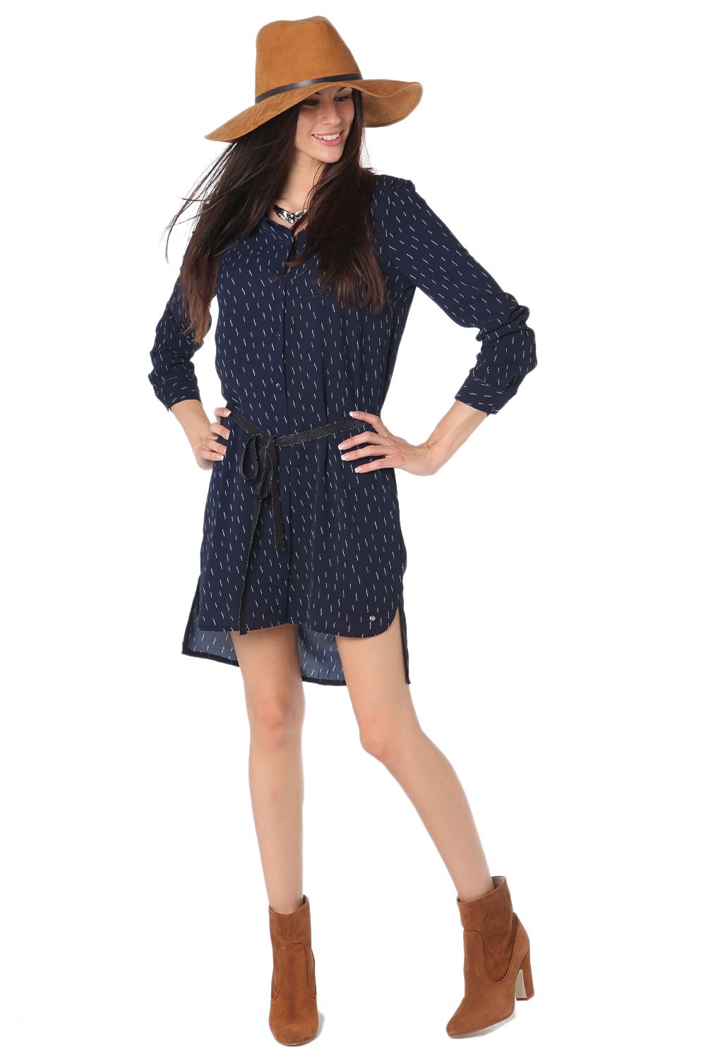 Camicia nera 3/4 in tessuto puntinato con cintura