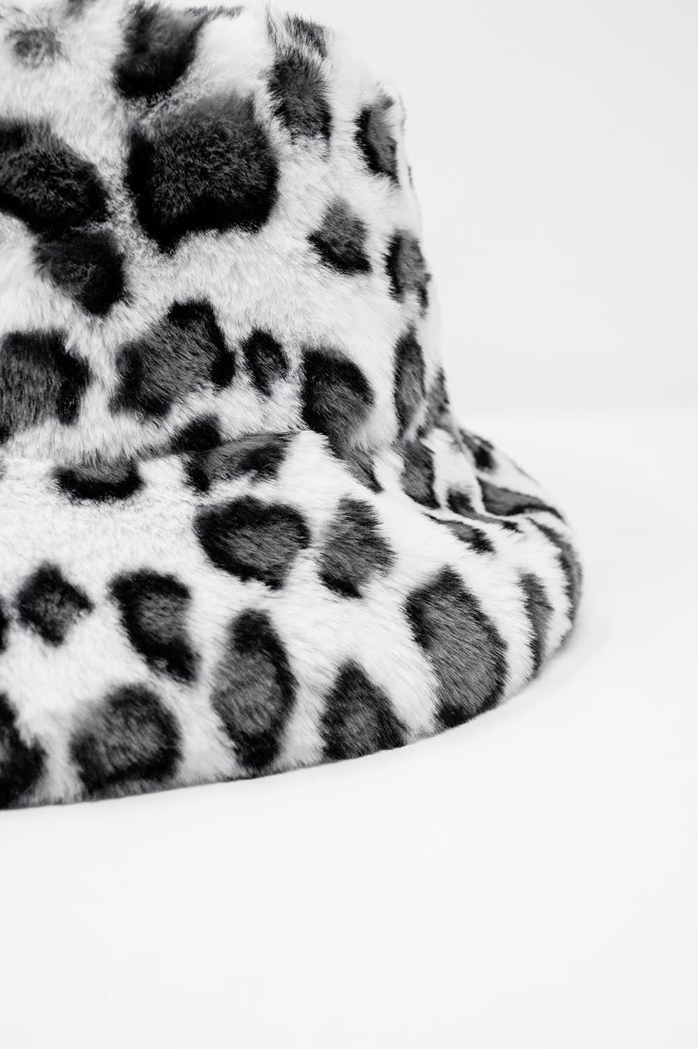 Cappello da pescatore fondo bianco con stampa animalier