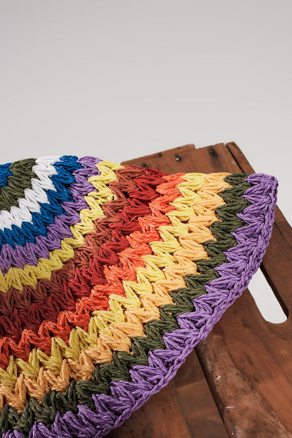 Cappello da pescatore in paglia all'uncinetto color arcobaleno